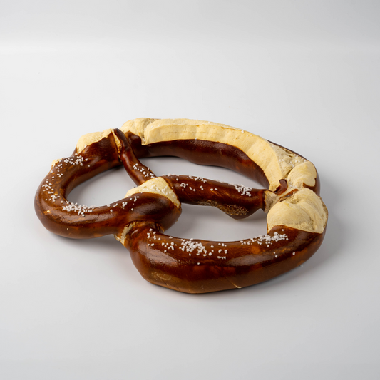 Huge Smile Pretzel (16 oz)