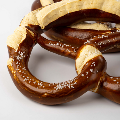 Huge Smile Pretzel (16 oz)